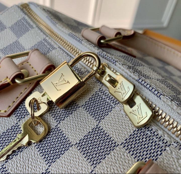 WHITE CHECKERED LOUIS VUITTON HANDBAG